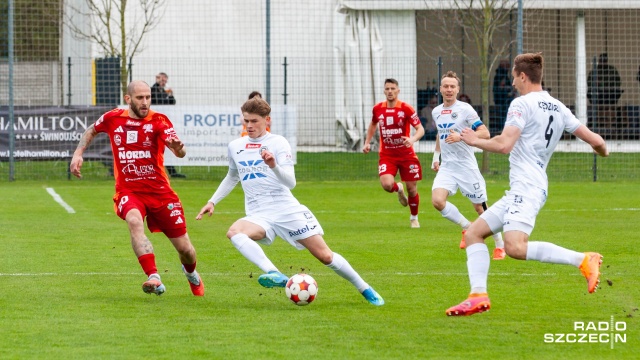 Klęska piłkarzy Świtu na Stołczyńskiej w 2 lidze. Szczecinianie przegrali u siebie z Hutnikiem Kraków 1:4 w 28 kolejce rozgrywek.