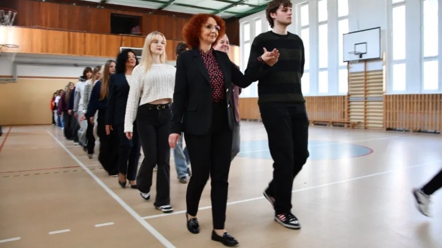 Każdy, kto ma ochotę, może w poniedziałek w Świnoujściu dołączyć do wspólnego tańca. Z inicjatywą zatańczenia poloneza po raz pierwszy w przestrzeni Świnoujścia wyszło Liceum Ogólnokształcące im. Mieszka I.