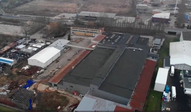 Rozbudowa dróg ekspresowych S6 i S11 zmienia układ sił na logistycznej mapie Polski. Koszalin, dotychczas kojarzony głównie z rynkiem regionalnym, staje się hubem dla transportu ciężkiego. Potwierdzeniem tej tezy są kompleksy hal magazynowych z zapleczem biurowym - obiekty, które skalą i lokalizacją odpowiadają na potrzeby dużych graczy produkcyjnych i handlowych.