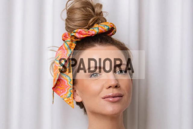 Zdrowe, gładkie i lśniące włosy to efekt nie tylko dobrze dobranej pielęgnacji, lecz także codziennych nawyków. Coraz więcej fryzjerów zwraca uwagę na rolę akcesoriów, które mają bezpośredni kontakt z pasmami przez wiele godzin. Właśnie dlatego jedwabne dodatki do włosów zyskują tak duże uznanie zarówno w salonach, jak i w domowej rutynie.