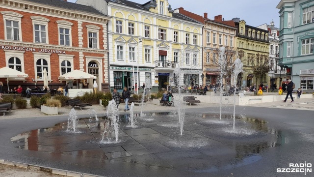 Świnoujskie fontanny przechodzą lifting przed sezonem. Świnoujście rusza z wielkim odświeżaniem wodnych atrakcji, które mają działać już w czasie majówki.