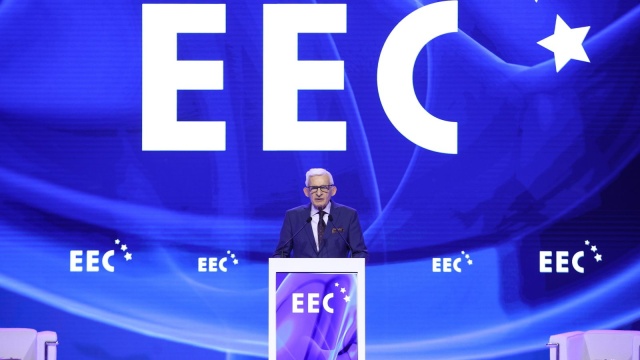 W pewnym sensie nasz świat się skończył - powiedział Jerzy Buzek podczas otwarcia 18. Europejskiego Kongresu Gospodarczego w Katowicach.