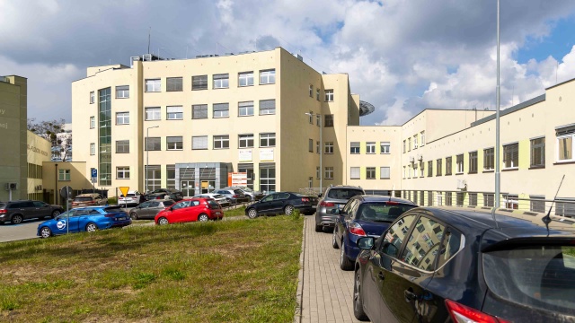 Prysznice bez słuchawek na jednym z dziecięcych oddziałów szpitala Zdroje. Mali pacjenci i ich rodzice mają spory problem, gdy przychodzi czas na umycie się.