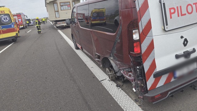 Uwaga kierowcy, wypadek na drodze S6 między węzłami Dobre i Bobrowice.