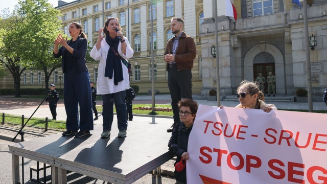 Przed kancelarią premiera zakończył się protest osób związanych ze środowiskiem LGBT.