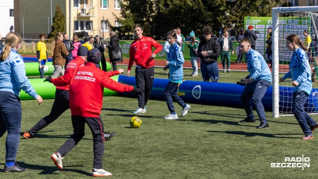 Przecław zamienił się w regionalną stolicę piłki nożnej - na orliku miejscowej szkoły podstawowej od rana trwa Turniej Futbol Plus.