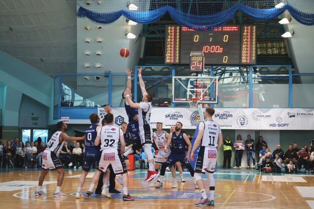 Czarodzieje z Wydm odpadli w ćwierćfinale pierwszoligowych play-offów z Astorią Bydgoszcz.