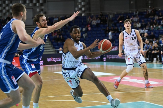 Koszykarze Kinga są coraz bliżej zapewnienia sobie pierwszego miejsca w Orlen Basket Lidze przed fazą play-off. Szczecinianie na dwie kolejki przed zakończeniem sezonu zasadniczego prowadzą w tabeli.