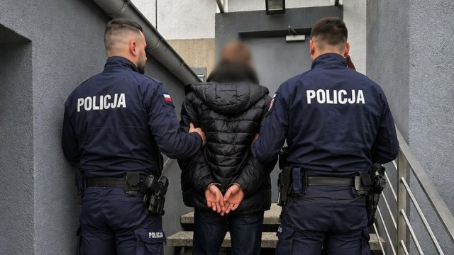 Policjanci zatrzymali mężczyznę podejrzanego o pobicie taksówkarza w Międzyzdrojach. Do zdarzenia doszło w piątek przy ulicy Bohaterów Warszawy.