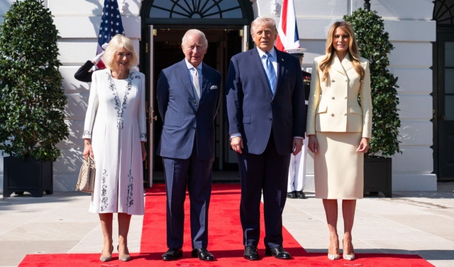 Król Karol III i królowa Camilla rozpoczęli wizytę w Waszyngtonie. Brytyjska para królewska spotkała się z amerykańską parą prezydencką i wzięła udział w przyjęciu w rezydencji ambasadora Wielkiej Brytanii.