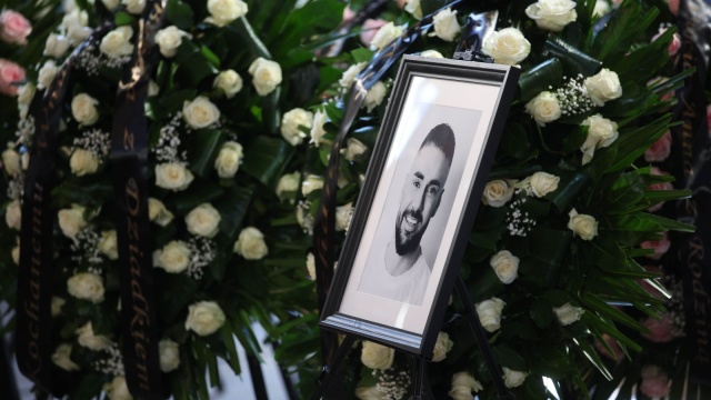 Władze państwowe, parlamentarzyści, samorządowy, a także rodzina, przyjaciele i mieszkańcy pożegnali w Sosnowcu posła Łukasza Litewkę. Parlamentarzysta zginął 23 kwietnia w wypadku.
