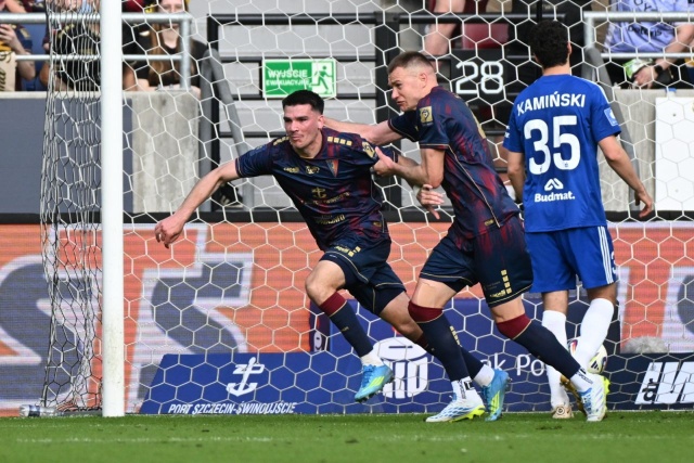 Pogoń Szczecin wygrała na własnym boisku z Wisłą Płock 3:0 w 31. kolejce piłkarskiej ekstraklasy.