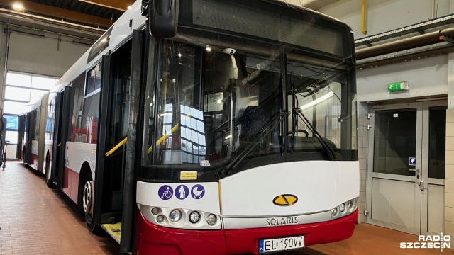 Flota Komunikacji Autobusowej w Świnoujściu powiększyła się o nietypowy, jak na lokalne warunki, nabytek. Do miasta dotarł pierwszy autobus przegubowy, który ma być receptą na najbardziej zatłoczone linie.