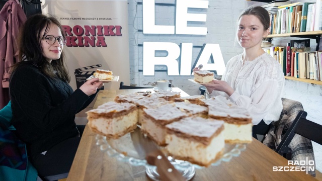 Szczecińscy uczniowie po egzaminach mogli złapać chwilę oddechu w klubokawiarni przy Alei Jana Pawła II 42, gdzie czekały na nich darmowe kremówki na odstresowanie.