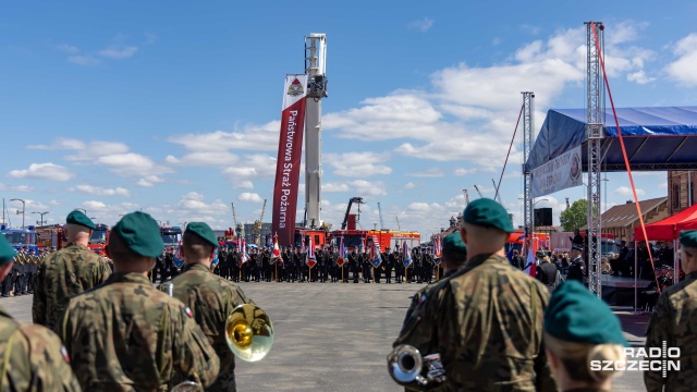 Formalnie swoje święto obchodzili w poniedziałek 4 maja, ale na Wojewódzkie Obchody Dnia Strażaka musieli poczekać do soboty. Na szczecińską Łasztownię zjechały dziesiątki wozów strażackich, były druhny OSP i druhowie. Nie zabrakło też bardziej wyspecjalizowanych jednostek.