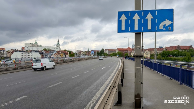 Deszczowa aura pokrzyżowała plany Zarządowi Dróg i Transportu Miejskiego w Szczecinie. Piątkowe malowanie Trasy Zamkowej w kierunku centrum zostało odwołane.
