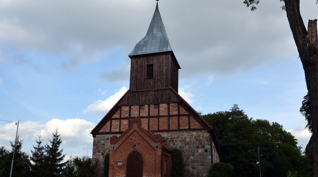 Remont zabytkowego kościoła w Gogolicach, w powiecie gryfińskim.