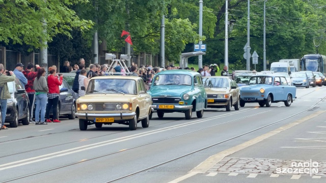 Parada zabytkowych samochodów w ramach Nocy Muzeów [ZDJĘCIA]