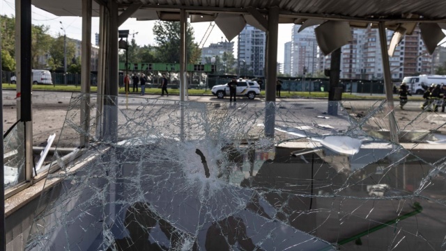 18 osób rannych - to wstępny bilans ataków na Dniepr. Rosjanie w nocy i nad ranem zaatakowali to ukraińskie miasto za pomocą rakiet i dronów. Liczba poszkodowanych może się zwiększyć, bo w Dnieprze wciąż trwa akcja ratunkowa, ogłaszane są też nowe alarmy.