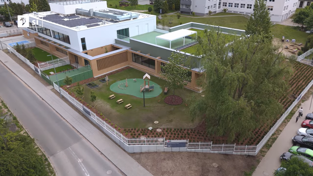 Zielony dach, bezpieczne przestrzenie i nowoczesna architektura. Żłobek przy ulicy Pszczelnej gotowy do użytkowania. To jedna z największych miejskich placówek opieki dla najmłodszych.