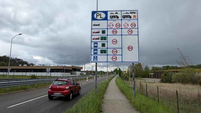 Ministerstwo Infrastruktury reaguje po interwencji Radia Szczecin na mylące oznakowanie na przejściu w Lubieszynie.