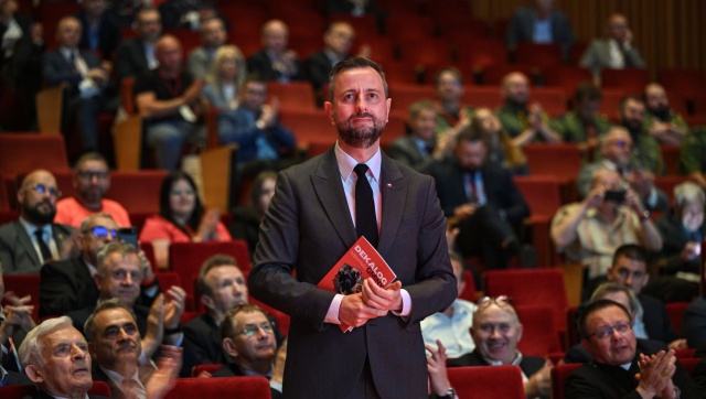 Polska i Kanada będą współpracowały w ramach unijnego instrumentu SAFE. Odpowiednie porozumienie w tej sprawie podpisał szef MON, wicepremier Władysław Kosiniak-Kamysz w Ottawie, gdzie jest z oficjalną wizytą.