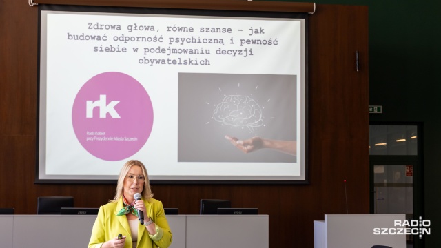 W sali sesyjnej Urzędu Miasta rozpoczęły się debaty i spotkania o tym, jak powinno rozwijać się miasto i jak większy wpływ na jego przyszłość mogą mieć młodzi mieszkańcy. Podczas otwarcia Dni Samorządu sporo mówiono właśnie o zaangażowaniu młodzieży.