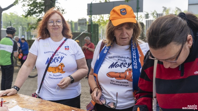 Najpierw rower, potem spacer, a na końcu spotkanie z lodem, tak wyglądało wydarzenie zorganizowane nad Jeziorem Głębokim przez Szczecińsko-Policki Klub Morsy im. Zbyszka Ulatowskiego.