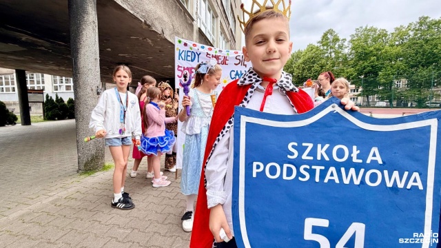 Grzechotki, tamburyny i wuwuzele okraszone okrzykami najmłodszych Szczecinian wybrzmiały na ulicach miasta. Przez centrum przeszedł Orszak Króla Maciusia.
