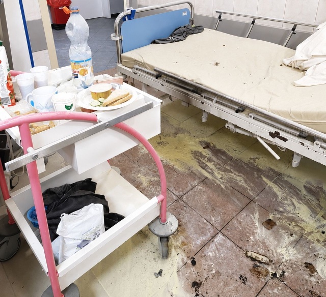 W jednej z sal na oddziale Kliniki Nefrologii Transplantologii i Chorób Wewnętrznych (budynek K) pacjent wzniecił ogień.