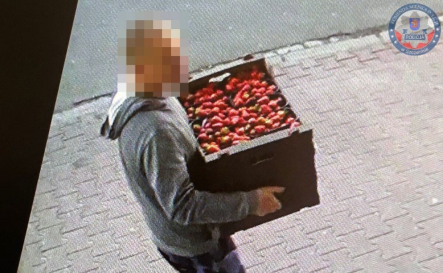 Policjanci z komendy miejskiej dostali zgłoszenie o włamaniu do jednego z lokali. Gdy tam weszli, zastali dwóch mężczyzn, a samo pomieszczenie było zniszczone - ze ścian wyrwano kable elektryczne.
