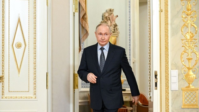 Kreml odrzuca możliwość spotkania Władimira Putina z Wołodymyrem Zełenskim poza Moskwą. W czwartek (4.06.) wieczorem taką propozycję złożył prezydent Ukrainy w liście otwartym do rosyjskiego dyktatora. W liście tym Wołodymyr Zełenski apeluje o pokój i zawieszenie broni.