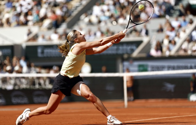 Maja Chwalińska przegrała z rosyjską tenisistką Mirrą Andriejewą 3:6, 2:6 w finale wielkoszlemowego French Open.