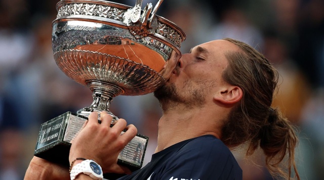 Rozstawiony z numerem drugim niemiecki tenisista w niedzielnym finale French Open w Paryżu pokonał Włocha Flavio Cobollego (nr 10.) 6:1, 4:6, 6:4, 6:7 (5-7), 6:1.