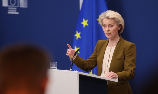 Komisja Europejska uderza w rosyjskich żołnierzy - nie będą mieli wstępu do Unii. Przewodnicząca Komisji Ursula von der Leyen poinformowała, że takie zapisy znajdą się w 21. pakiecie sankcji na Rosję.