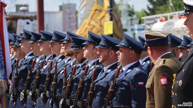 Służby mundurowe z Kołobrzegu w piątek świętują. To okazja do podziękowania za trud włożony w codzienną pracę, ale też podkreślenie wagi munduru.