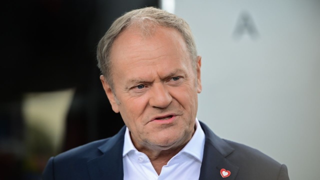 Premier Donald Tusk poinformował w sobotę, że rząd latem zakończy projekt dotyczący cen paliw. - Mieliśmy najtańsze paliwo w Europie przez czas kryzysu, ale oczywiście ten projekt będziemy kończyli latem - powiedział.