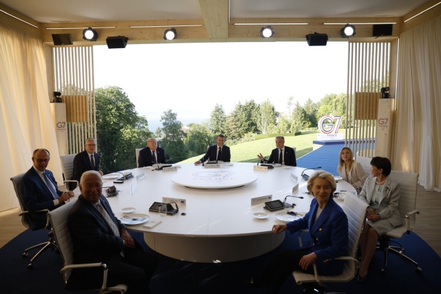 Uczestnicy szczytu G7 w Evian we Francji będą we wtorek omawiać sytuację na Ukrainie. Na spotkaniu pojawi się ukraiński prezydent Wołodymyr Zełenski.
