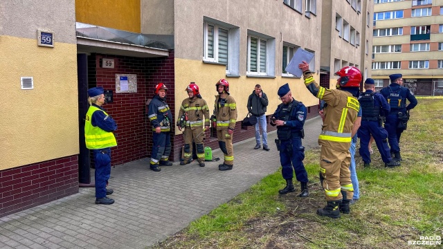 Chwile grozy przy Alei Wyzwolenia w Szczecinie. W jednym z bloków mieszkalnych w pobliżu skrzyżowania z ulicami Rayskiego i Malczewskiego doszło do rozszczelnienia instalacji gazowej.