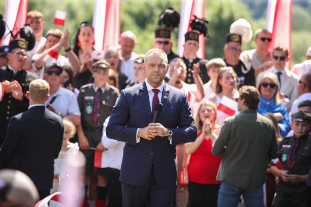 Dyplomatyczna wojna na gesty zamiast walki o miliardowe kontrakty - tak koalicja rządząca komentuje odebranie Wołodymyrowi Zełenskiemu Orderu Orła Białego. Prawica odpowiada: Kijów brutalnie przelicytował w polityce historycznej i czas skończyć z uległością.