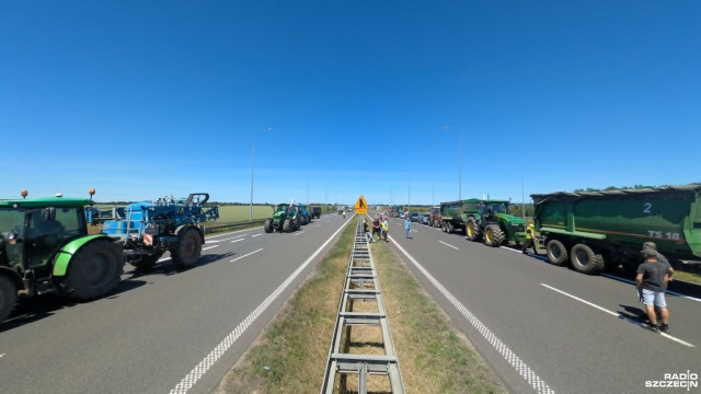 Nie zejdziemy z drogi, dopóki nie zostaną spełnione nasze postulaty - tak zapowiadali rolnicy, którzy właśnie rozpoczęli protest na S3. Na węźle Gryfino jest nasza reporterka.