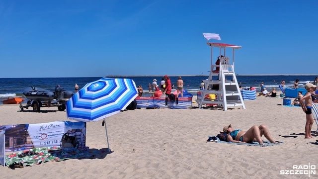 Brawura po alkoholu, zaginięcia dzieci i odwodnienia. Pod znakiem takich interwencji upłynął pierwszy weekend na strzeżonym kąpielisku w Świnoujściu.