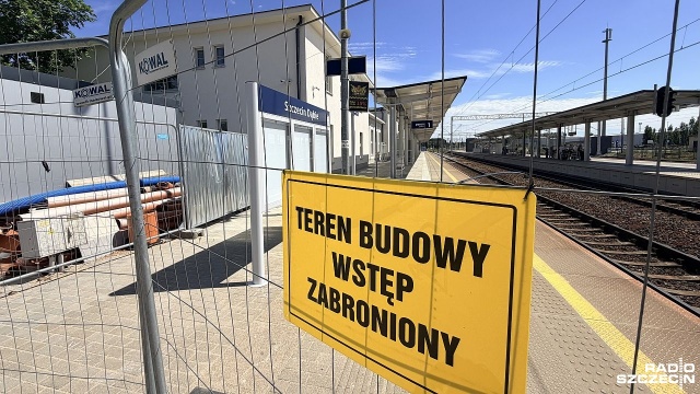 Budynek dworca kolejowego w Dąbiu z dużym opóźnieniem. Jak przekazały nam Polskie Koleje Państwowe, ma być udostępniony podróżnym pod koniec roku.