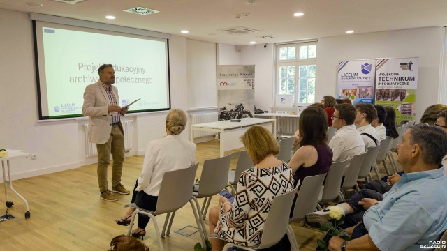 Uczniowie szczecińskich szkół ponadpodstawowych podsumowali w Muzeum Techniki i Komunikacji w Szczecinie projekt Archiwum Społeczne.