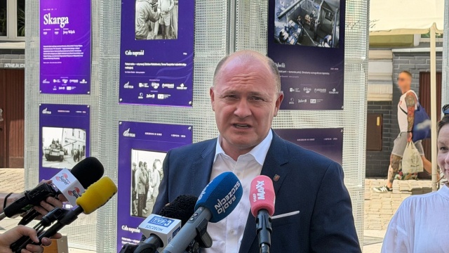 Trzy kurtyny wodne i dwa słupki zraszające mają pomóc mieszkańcom Szczecina przetrwać nadchodzącą falę upałów.