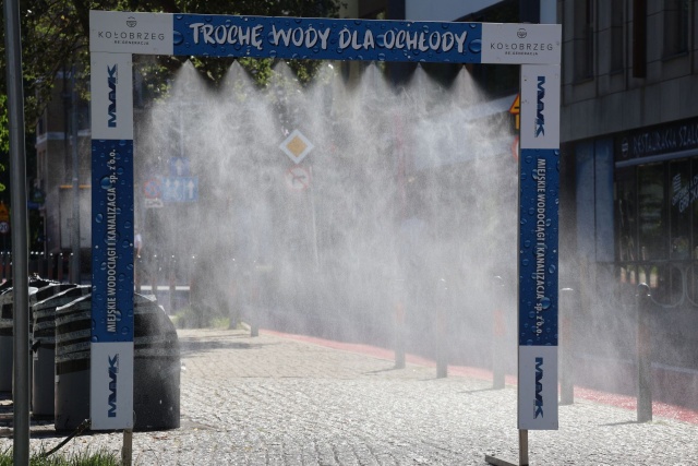Fala upałów nadeszła nad Pomorze Zachodnie. Lokalne władze uruchamiają specjalne procedury. W Kołobrzegu miasto przygotowało miejsca do ochłody i nabrania wody.