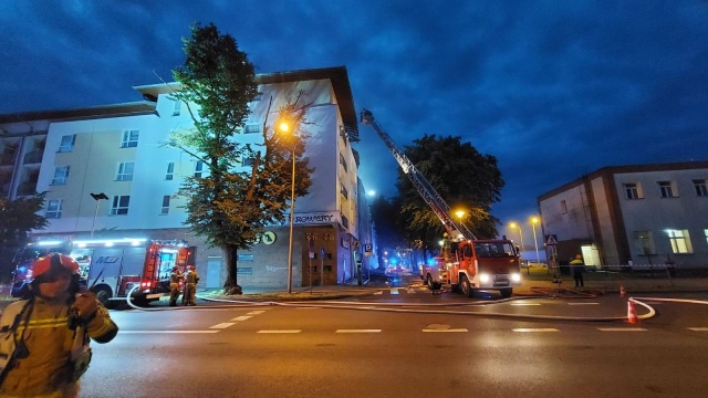 70 osób ewakuowanych, blisko 40 ratowników brało udział w akcji gaszenia pożaru przy ulicy Grunwaldzkiej w Świnoujściu.