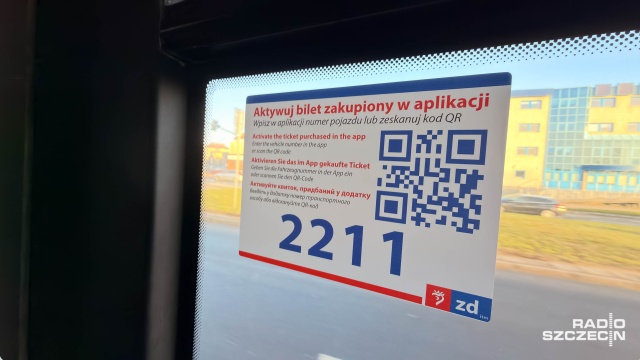 Bilety zakupione w aplikacjach mobilnych muszą zostać aktywowane zaraz po wejściu do pojazdu szczecińskiej komunikacji miejskiej. Polega to na zeskanowaniu kodu QR albo wpisaniu numeru bocznego pojazdu.