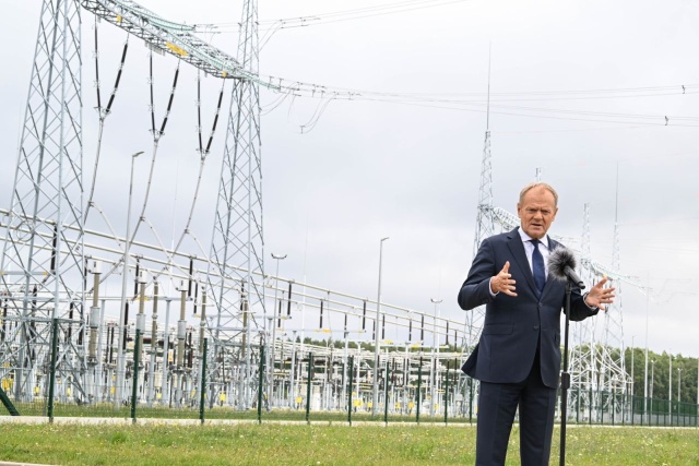 Polska odbiera pierwszą energię z wiatru na Bałtyku. Do nowo wybudowanej stacji elektroenergetycznej Choczewo w Osiekach Lęborskich na Pomorzu doprowadzono moc z pierwszej polskiej morskiej farmy wiatrowej Baltic Power - wspólnej inwestycji Orlenu i kanadyjskiej spółki Northland Power.