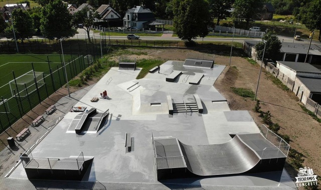 Pieniądze z budżetu województwa zachodniopomorskiego trafią między innymi na modernizację skateparku w Łobzie i trybun stadionowych w Resku oraz Dobrej.